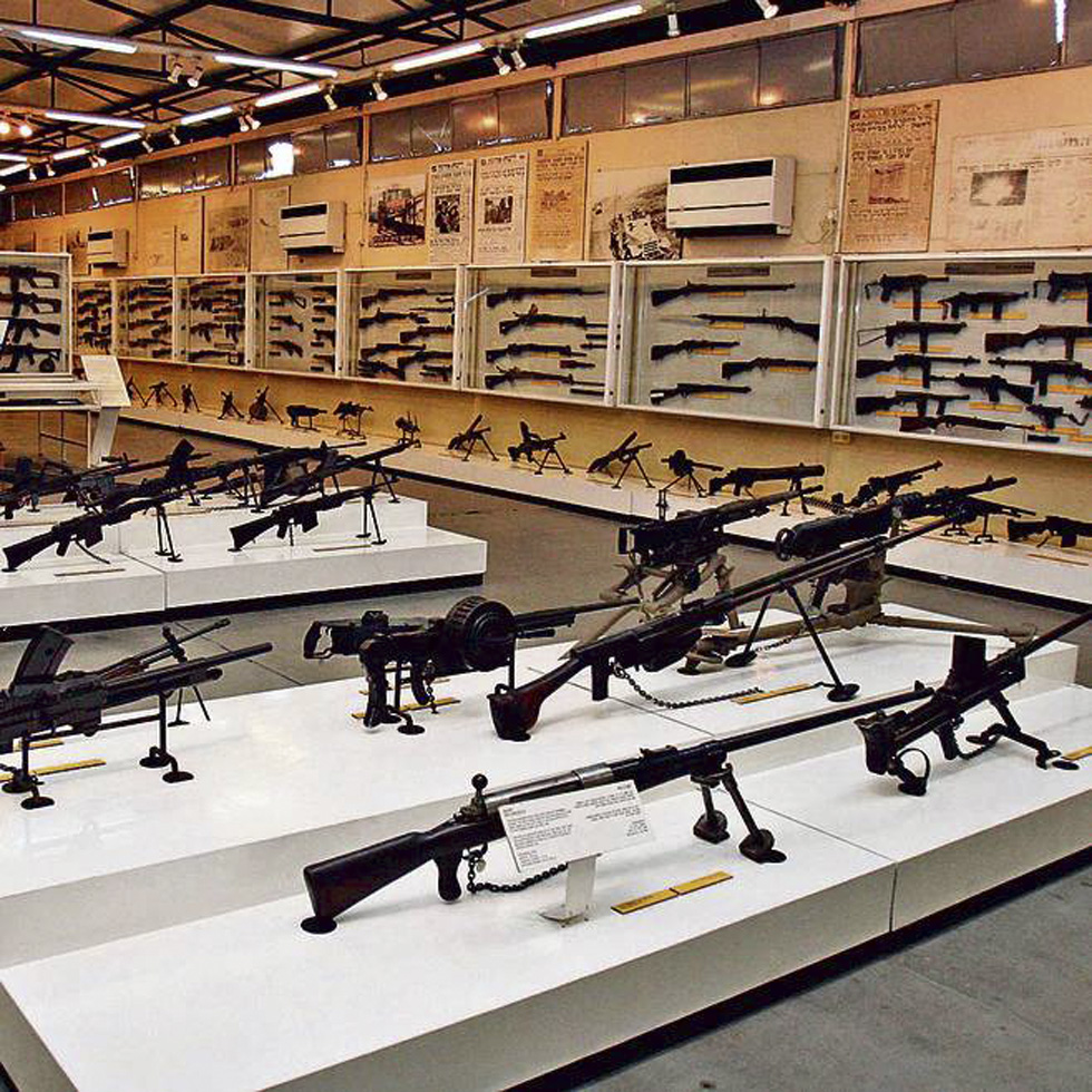 Зал музея с огнестрельным оружием. Фото: Амит Шааби