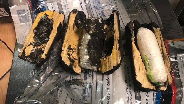 סמים הוברחו בתוך מכולה של פחם (צילום: דוברות המשטרה )