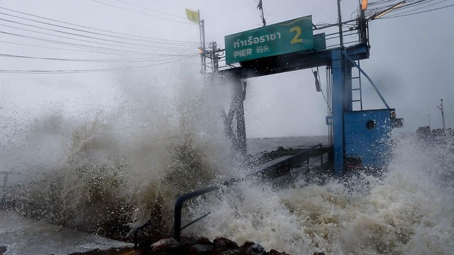 הסופה הטרופית פאבוק בסוראט תאני, תאילנד (צילום: AFP)