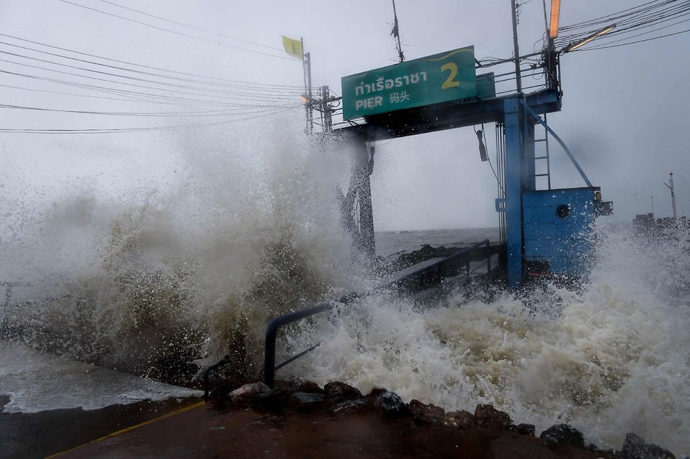 הסופה הטרופית פאבוק בסוראט תאני, תאילנד (צילום: AFP)