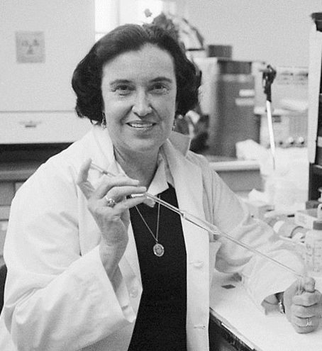 רוזלין זוסמן יאלו במעבדה (צילום: מתוך ויקיפדיה)