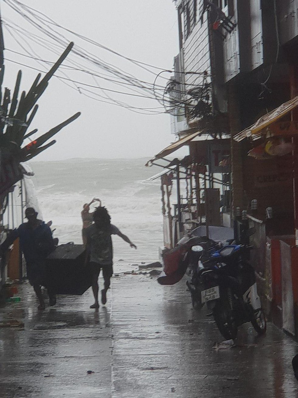 הסופה הטרופית פאבוק בחופי קופנגן בתאילנד (צילום: אפרת מרדכי)