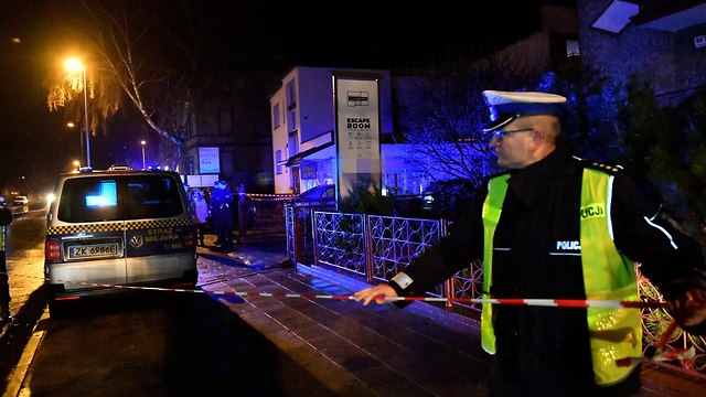 5 בנות מתו בשריפה שפרצה בחדר בריחה בורשה, פולין (צילום: EPA)