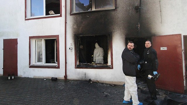 פולין שריפה חדר בריחה 5 נערות בנות 15 נהרגו (צילום: AP)