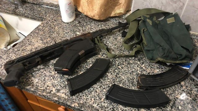 Оружие, конфискованное у террориста. Фото: пресс-служба ШАБАК