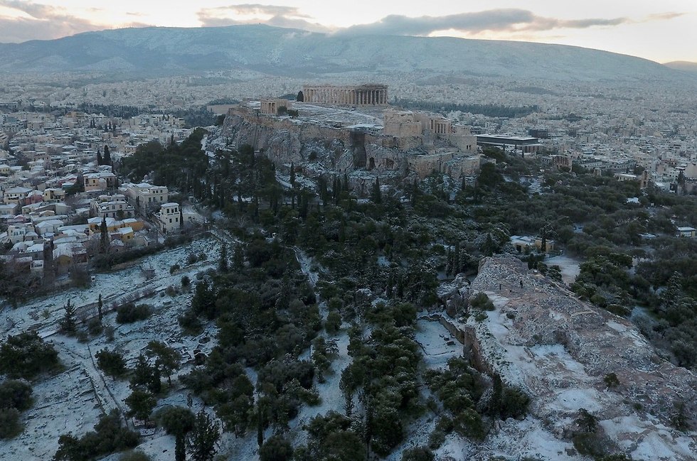 שלג באתונה  (צילום: AFP)