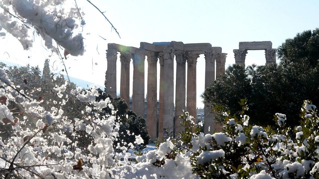שלג באתונה  (צילום: EPA)