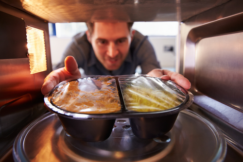 Какую посуду можно использовать в микроволновой печи