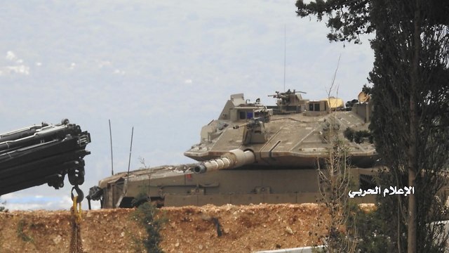 Un tanque de las FDI cruza el Líbano para destruir los túneles de Hezbolá