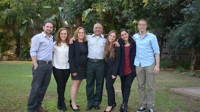 IDF Chief of Staff Lt. Gen. Gadi Eisenkot with his family on his first day in office (Photo: IDF Spokesman's Unit)