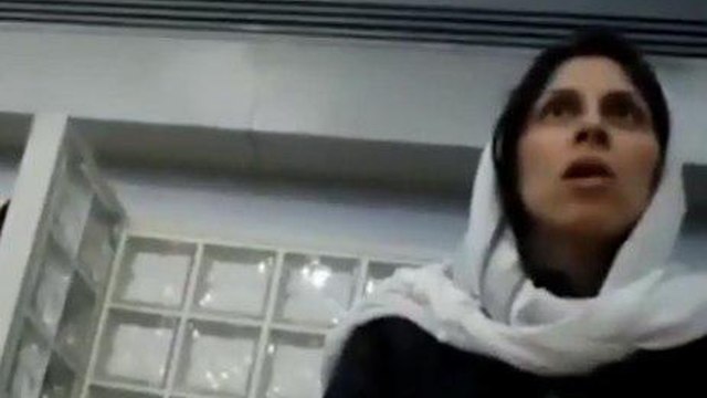 איראן תיעוד רגע מעצר אזרחית בריטית נזאנין זגרי רטקליף בגין ריגול ()