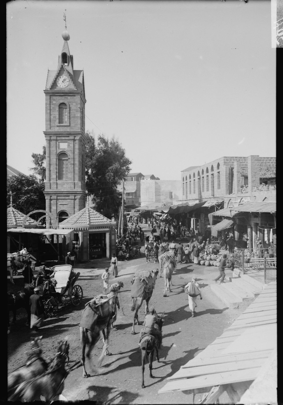 כיכר השעון ומגדל השעון, שנה לא ידועה (בין 1898-1920) (צילום: אוסף אריק מאטסון)