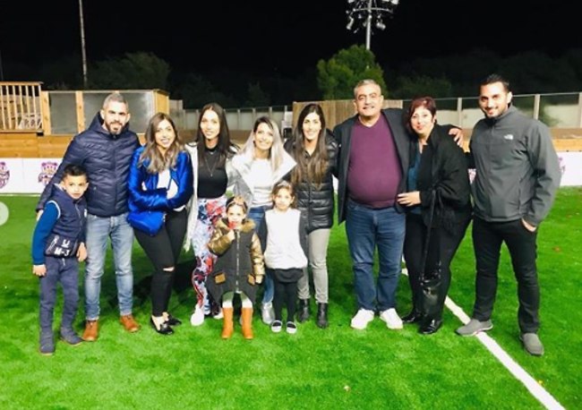 משפחה גדולה ומאושרת משפחה גדולה ומאושרת