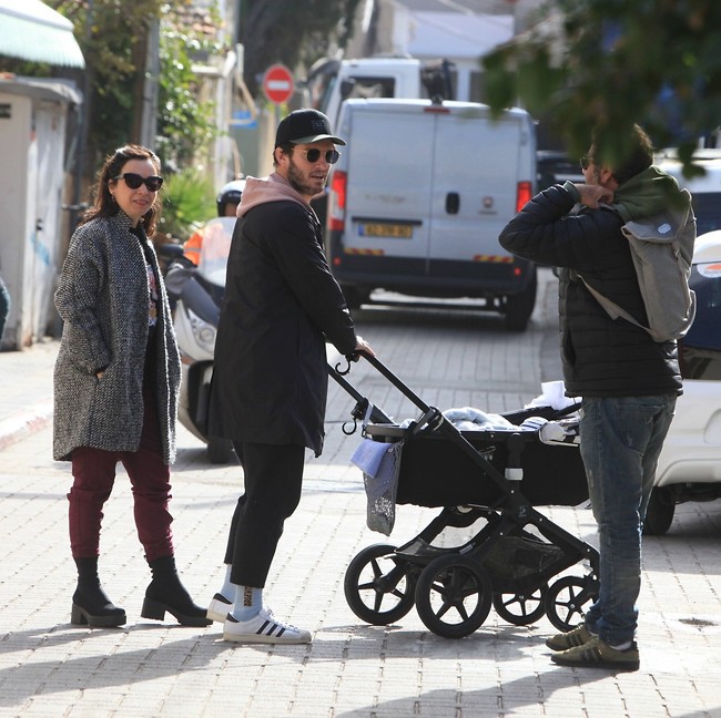 מדגמן לנו (צילום: מוטי לבטון) מדגמן לנו (צילום: מוטי לבטון)