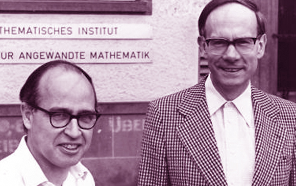 פריצות דרך בטופולוגיה. עטיה (משמאל) עם המתמטיקאי פרדיננד הירצברוך (צילום: מתוך ויקיפדיה)