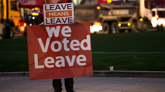תומך ברקזיט מול ה פרלמנט ב לונדון בריטניה (צילום: AFP)