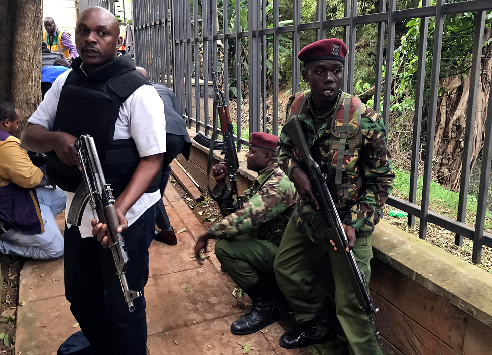Осада захваченного террористами комплекса в Найроби. Фото: AP