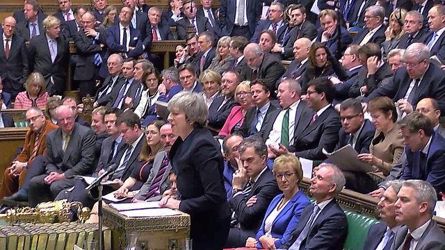ראש ממשלת בריטניה תרזה מיי בנאום בבית הנבחרים הבריטי בהצבעה על הרקזיט (צילום: רויטרס)