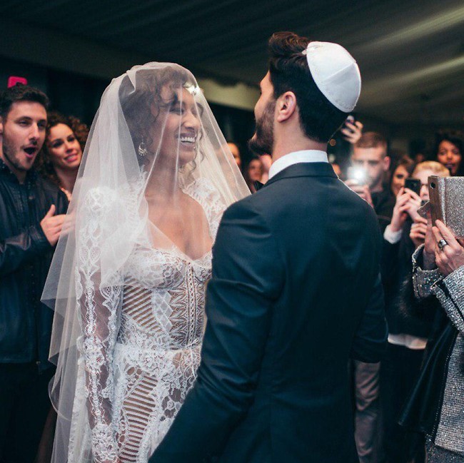 האושר בעיניים. רות אסרסאי וצחי מימון (צילום: שיצו צלמים) האושר בעיניים. רות אסרסאי וצחי מימון (צילום: שיצו צלמים)