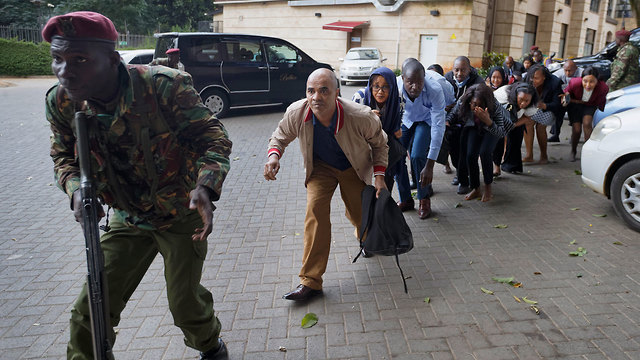 פיגוע ב מלון ניירובי קניה קנייה (צילום: AP)