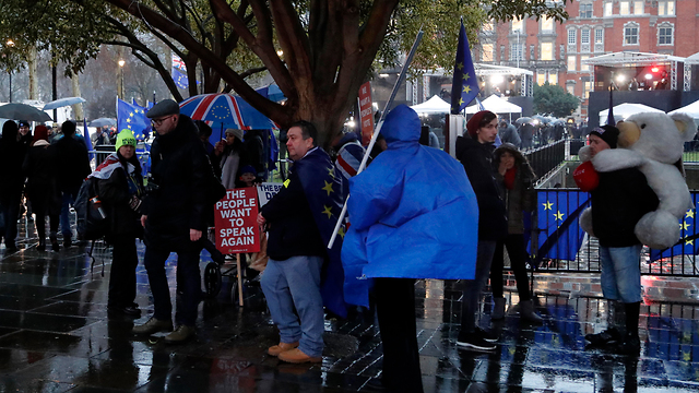 מתנגדי ה ברקזיט מפגינים ב לונדון בריטניה (צילום: AP)
