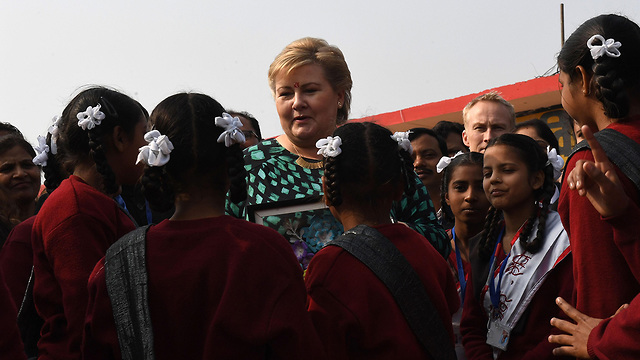 ראש ממשלת נורבגיה ארנה סולברג ביקור ב הודו (צילום: AP)