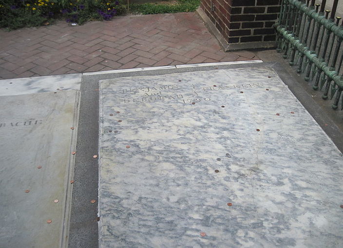 קברו של בנג'מין פרנקלין בפילדלפיה (צילום: מתוך ויקיפדיה)