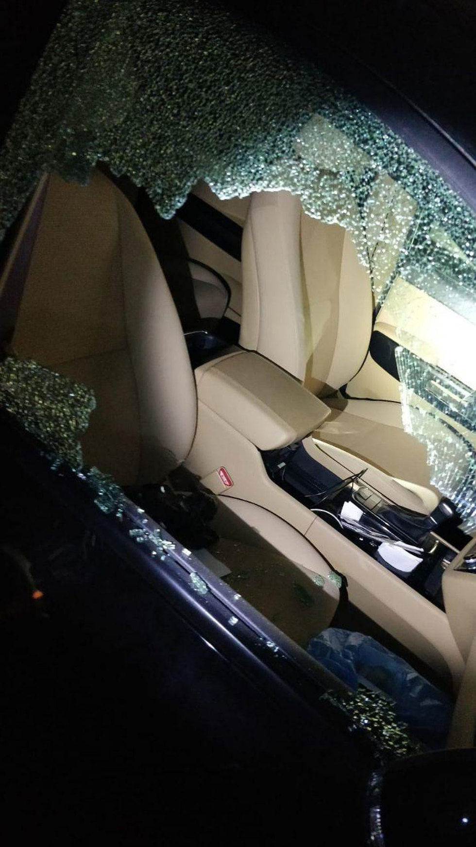 ליל ונדלים באשדוד: הנזקים שנגרמו לרכבים באשדוד (צילום: דוברות המשטרה)