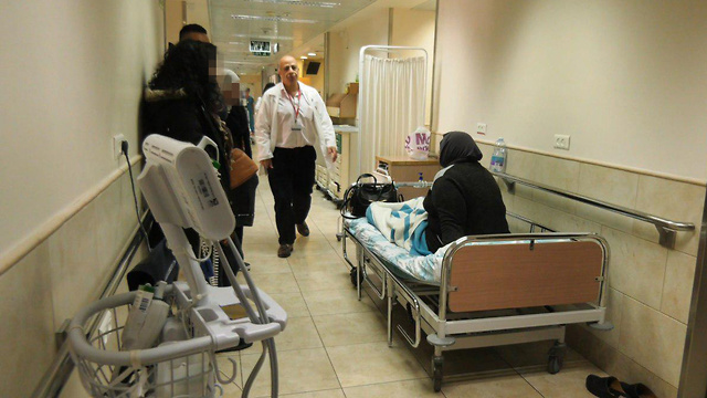 В коридоре больницы "Рамбам" в Хайфе. Фото: Шамир Эльбаз