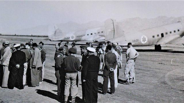 ראש הממשלה בן גוריון מבקר באילת, 1949 (צילום מתוך אלבומי רשות שדות התעופה)