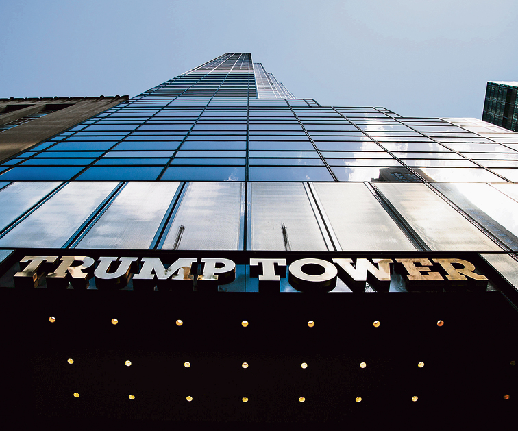 מגדל טראמפ במנהטן, המקום שבו לפי החשד התקיימו פגישות בין אנשי קמפיין של טראמפ לגורמים רוסיים