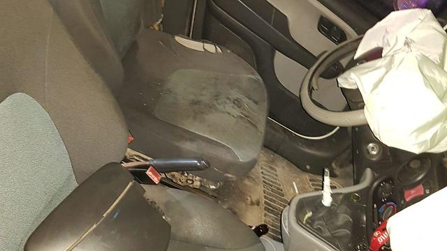 הבירות שנמצאו ברכבו של הנהג (צילום: דוברות המשטרה)