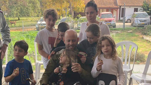 Ronen Magen with wife and six children (Courtesy )