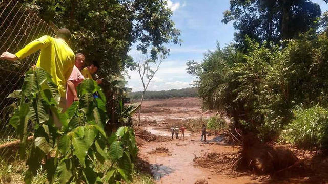 תיעוד מאזור קריסת הסכר בברזיל (צילום: EPA)