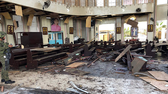 פיגוע פיליפינים הפיליפינים האי ג'ולו כנסייה (צילום: AFP)