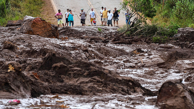 נזקי קריסת הסכר בברזיל (צילום: EPA)