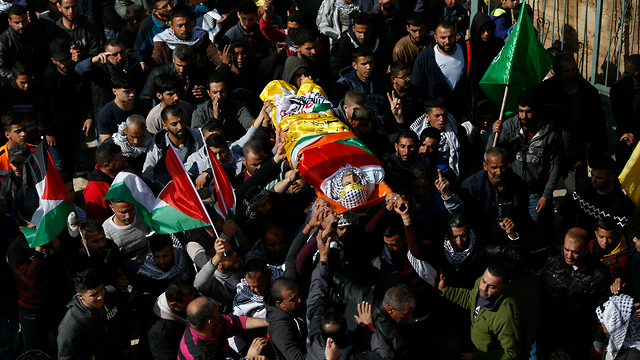 לוויתו של חמדי נעסאן (צילום: AP)