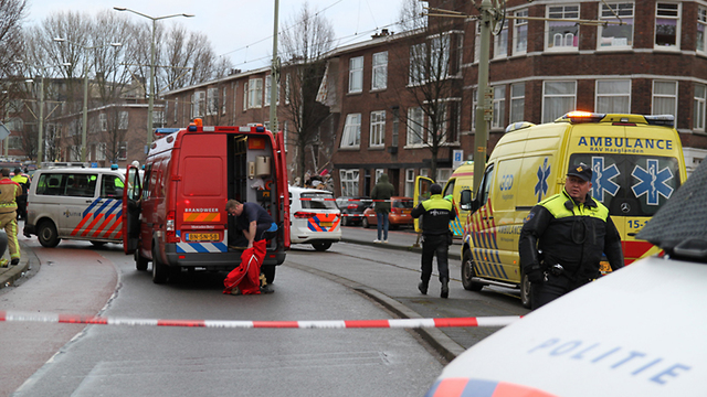 Чрезвычайные службы у места взрыва в Гааге