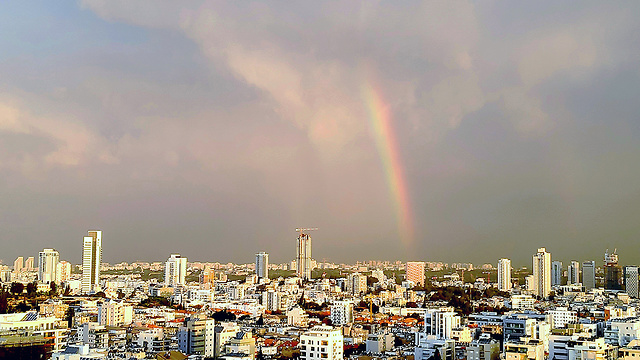 Rainbow over Ramat Gan (Photo: Gabi Bernstein)