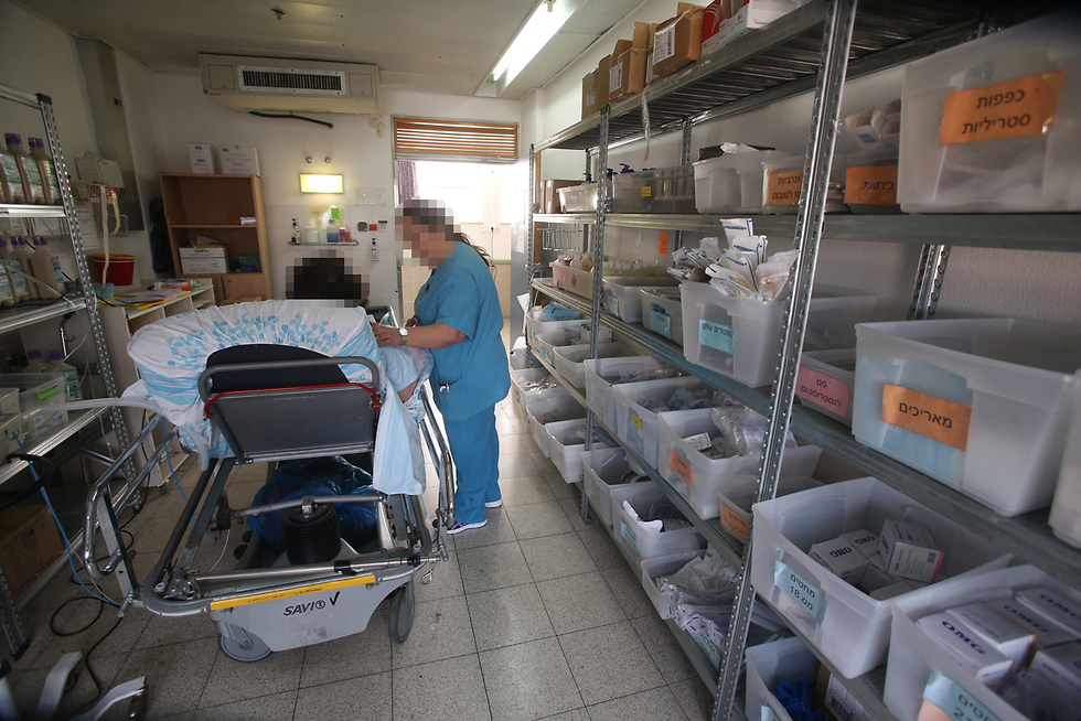 מחסן בריאות צפיפות בית חולים  (צילום: אלעד גרשגורן)