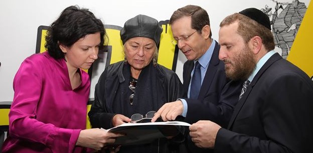 Розан Бар (в центре) с Ицхаком Герцогом, Ириной Невзлин и раввином Ботеахом. Фото: пресс-служба Сохнута