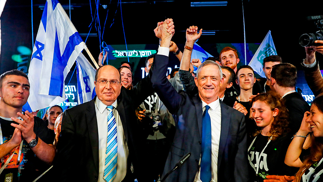 Former IDF chiefs Moshe Ya'alon (L) and Benny Gantz campaigning together (Photo: AFP)