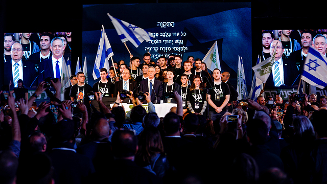 משה בוגי יעלון ובני גנץ חוסן לישראל בחירות 2019 (צילום: AFP)