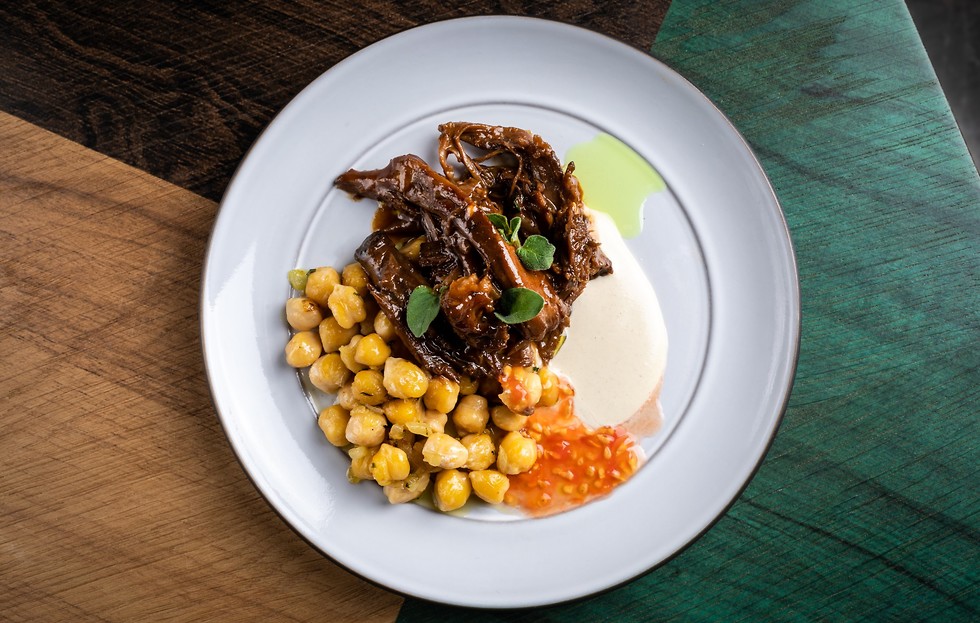 Slow-cooked lamb shreds with amba oil and braised chickpeas (Photo: PR)