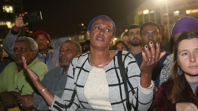 מחאה של העדה האתיופית נגד אלימות המשטרה בכיכר רבין (צילום: מוטי קמחי )
