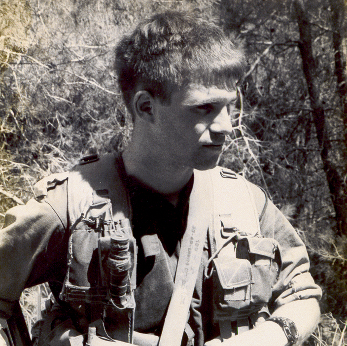 1986 "קיבלתי פיקוד על פלוגת צנחנים, ואני בלבנון בדרך לפעילות מבצעית. בפלוגה הזו פגשתי אנשים שאני מאוד אוהב ושקרובים אליי עד היום"