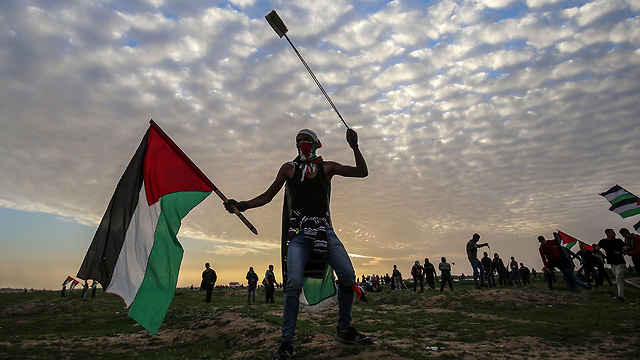 Gazans protest along the border with Israel (Photo: AFP)