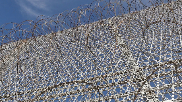 העבודות להקמת המכשול העילי בגבול רצועת עזה (צילום: דוברות משרד הביטחון)