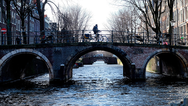 הולנד אמסטרדם תעלה תעלות  (צילום: AP)