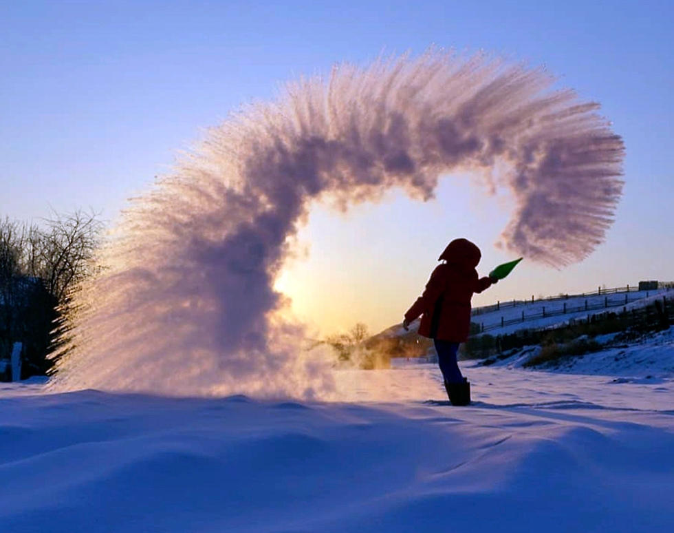 חורף אורל סיביר רוסיה אתגר ה קור מים רותחים הופכים ל קרח (צילום: AP)